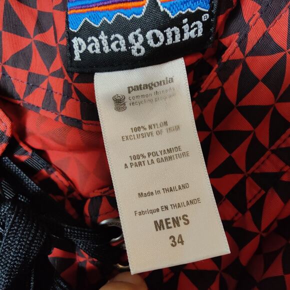 Patagonia Men's Sz 34 Wavefarer Board Shorts Red Black Geometric Swim Surf Beach - Picture 2 of 6